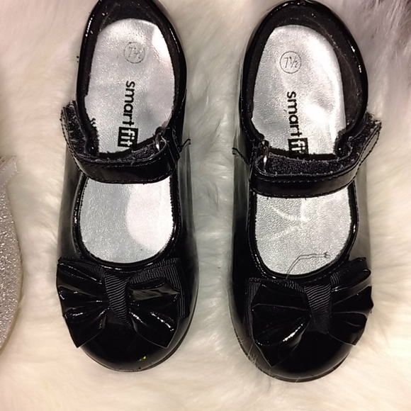 Little girl shoes size 7.5 - Picture 7 of 16